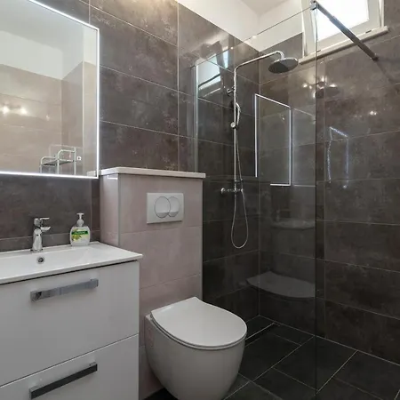 Matea アパート トロギール