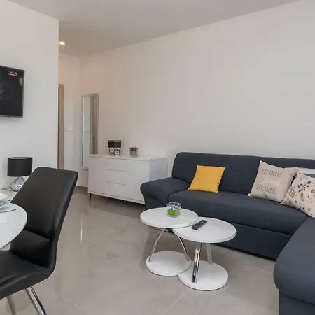 アパート Matea トロギール